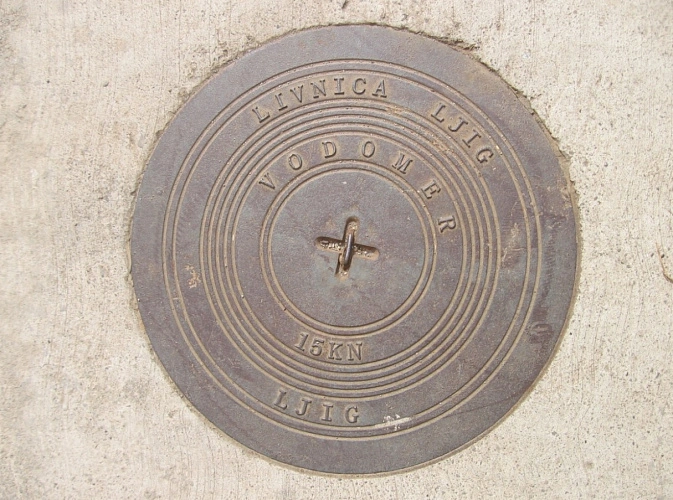 Фото: https://met-trans.uz/kanalizacionnyy-lyuk/lyuk-chugunnyy